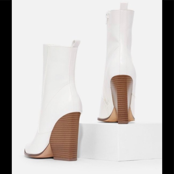 NWT JustFab White Faux Leather Western Booties 10 - Picture 3 of 5